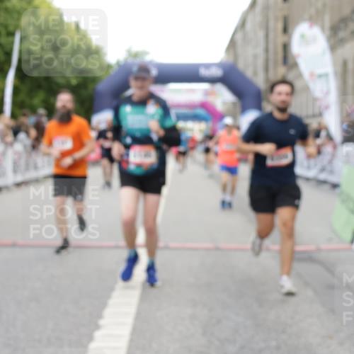 06.09.2026 - CURREX Alsterlauf Yannick Fuchs http://msf.ph/oto/10120411 06.09.2026 10:01:02 Ziel 2251, 3312, 3634, 3635, 3726, 3735, 3941, 4914, 5145, 5387, 6250, 6283, 6353, 6356, 8207, 8215 meine-sportfotos.de