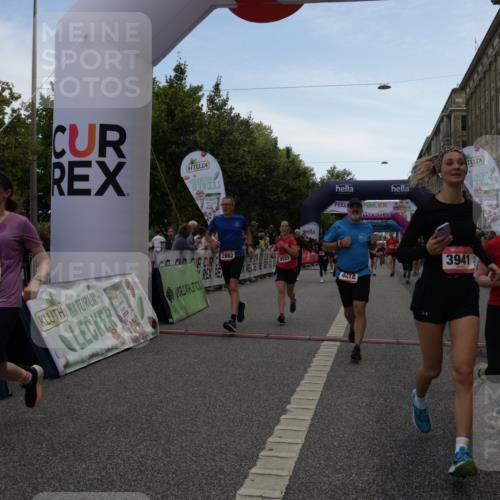 06.09.2026 - CURREX Alsterlauf Yannick Fuchs http://msf.ph/oto/10120608 06.09.2026 10:01:08 Ziel 2307, 2882, 3312, 3941, 4120, 4418, 4533, 4628, 4914, 5092, 5145, 5387, 6250, 6353, 6356, 6384, 8120, 8215 meine-sportfotos.de