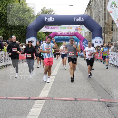 06.09.2026 - CURREX Alsterlauf Yannick Fuchs http://msf.ph/oto/10120659 06.09.2026 10:01:10 Ziel 2307, 2369, 2370, 2882, 3312, 3941, 4120, 4418, 4533, 4628, 5092, 5317, 5785, 6231, 6250, 6353, 6384, 6386, 8120, 8215 meine-sportfotos.de