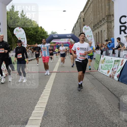 06.09.2026 - CURREX Alsterlauf Yannick Fuchs http://msf.ph/oto/10120739 06.09.2026 10:01:14 Ziel 2307, 2369, 2370, 2478, 2485, 2882, 3941, 4049, 4120, 4418, 4429, 4533, 4628, 4633, 4701, 5092, 5317, 5785, 6231, 6250, 6384, 6386, 8120 meine-sportfotos.de