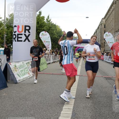 06.09.2026 - CURREX Alsterlauf Yannick Fuchs http://msf.ph/oto/10120847 06.09.2026 10:01:16 Ziel 2307, 2369, 2370, 2400, 2478, 2485, 2882, 3401, 3730, 3740, 4049, 4120, 4418, 4429, 4533, 4633, 4701, 5092, 5317, 5785, 6231, 6384, 6386, 8120 meine-sportfotos.de
