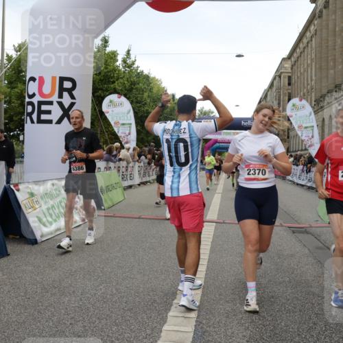 06.09.2026 - CURREX Alsterlauf Yannick Fuchs http://msf.ph/oto/10120855 06.09.2026 10:01:16 Ziel 2307, 2369, 2370, 2400, 2478, 2485, 2882, 3401, 3730, 3740, 4049, 4120, 4418, 4429, 4533, 4633, 4701, 5092, 5317, 5785, 6231, 6384, 6386, 8120 meine-sportfotos.de
