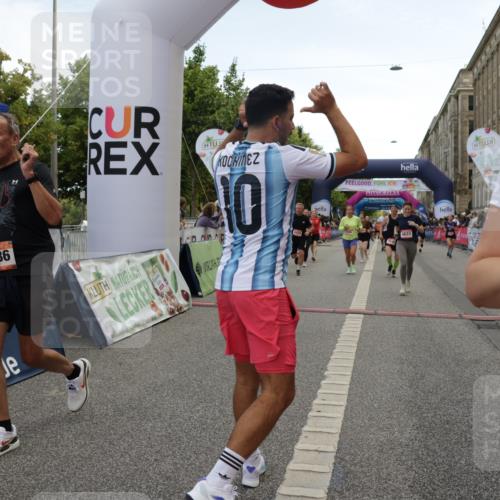 06.09.2026 - CURREX Alsterlauf Yannick Fuchs http://msf.ph/oto/10120889 06.09.2026 10:01:17 Ziel 2307, 2369, 2370, 2400, 2478, 2485, 3401, 3730, 3740, 4049, 4055, 4120, 4429, 4633, 4701, 5092, 5317, 5745, 5785, 6145, 6231, 6384, 6386, 8120 meine-sportfotos.de
