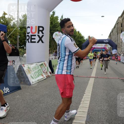 06.09.2026 - CURREX Alsterlauf Yannick Fuchs http://msf.ph/oto/10120896 06.09.2026 10:01:17 Ziel 2307, 2369, 2370, 2400, 2478, 2485, 3401, 3730, 3740, 4049, 4055, 4120, 4429, 4633, 4701, 5092, 5317, 5745, 5785, 6145, 6231, 6384, 6386, 8120 meine-sportfotos.de