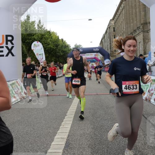 06.09.2026 - CURREX Alsterlauf Yannick Fuchs http://msf.ph/oto/10120953 06.09.2026 10:01:19 Ziel 2307, 2369, 2370, 2400, 2478, 2485, 3195, 3401, 3730, 3740, 4049, 4055, 4120, 4429, 4633, 4701, 5092, 5317, 5424, 5598, 5745, 5785, 6145, 6231, 6384, 6386, 6445, 8120 meine-sportfotos.de