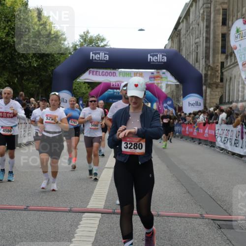06.09.2026 - CURREX Alsterlauf Yannick Fuchs http://msf.ph/oto/10121144 06.09.2026 10:01:28 Ziel 2400, 2492, 3195, 3280, 3401, 3518, 3730, 4055, 4580, 4883, 4884, 5012, 5060, 5139, 5237, 5424, 5523, 5598, 5745, 5793, 6018, 6027, 6033, 6145, 6445 meine-sportfotos.de