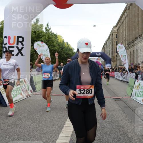 06.09.2026 - CURREX Alsterlauf Yannick Fuchs http://msf.ph/oto/10121241 06.09.2026 10:01:31 Ziel 2249, 2492, 3195, 3280, 3518, 4259, 4580, 4883, 4884, 5012, 5060, 5139, 5192, 5237, 5424, 5523, 5598, 5669, 5749, 5793, 5856, 6018, 6027, 6033, 6114 meine-sportfotos.de