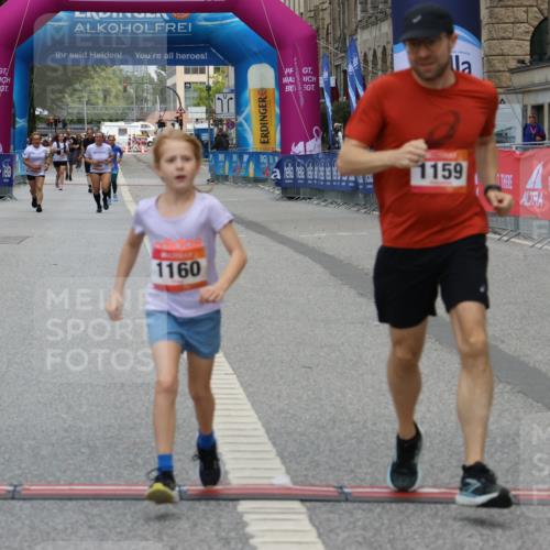 06.09.2026 - CURREX Alsterlauf Strokosch-Dieckow http://msf.ph/oto/10121508 06.09.2026 12:05:08 Ziel 1159, 1160, 1330, 2484 meine-sportfotos.de