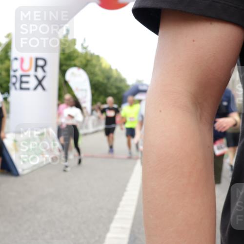 06.09.2026 - CURREX Alsterlauf Yannick Fuchs http://msf.ph/oto/10121516 06.09.2026 10:01:40 Ziel 2249, 2496, 2733, 3115, 3544, 4067, 4073, 4121, 4259, 4551, 4552, 4638, 4883, 4884, 4921, 5106, 5192, 5388, 5429, 5669, 5749, 5856, 5918, 5976, 6018, 6114, 8037, 8038, 8062 meine-sportfotos.de