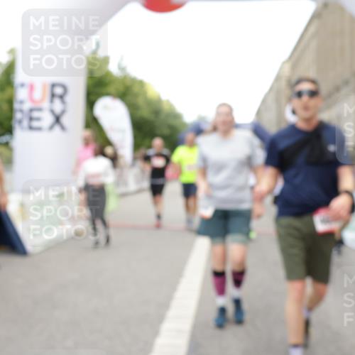 06.09.2026 - CURREX Alsterlauf Yannick Fuchs http://msf.ph/oto/10121521 06.09.2026 10:01:40 Ziel 2249, 2496, 2733, 3115, 3544, 4067, 4073, 4121, 4259, 4551, 4552, 4638, 4883, 4884, 4921, 5106, 5192, 5388, 5429, 5669, 5749, 5856, 5918, 5976, 6018, 6114, 8037, 8038, 8062 meine-sportfotos.de
