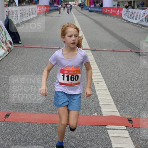 06.09.2026 - CURREX Alsterlauf Strokosch-Dieckow http://msf.ph/oto/10121573 06.09.2026 12:05:10 Ziel 1159, 1160, 1330, 2484 meine-sportfotos.de