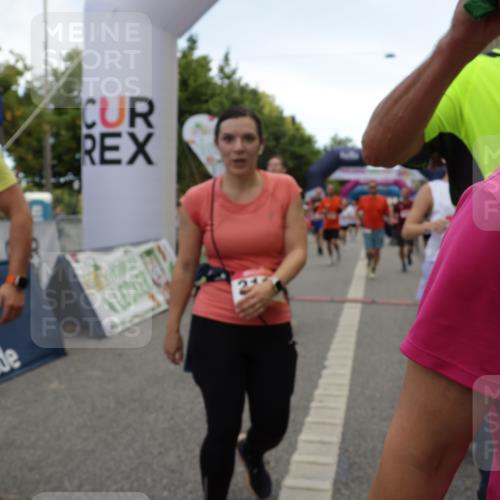 06.09.2026 - CURREX Alsterlauf Yannick Fuchs http://msf.ph/oto/10121638 06.09.2026 10:01:45 Ziel 2385, 2733, 2977, 3115, 3448, 3563, 4067, 4073, 4117, 4121, 4162, 4551, 4552, 4608, 4921, 5106, 5186, 5380, 5388, 5429, 5734, 5918, 5976, 6171, 8037, 8038, 8062, 8122 meine-sportfotos.de
