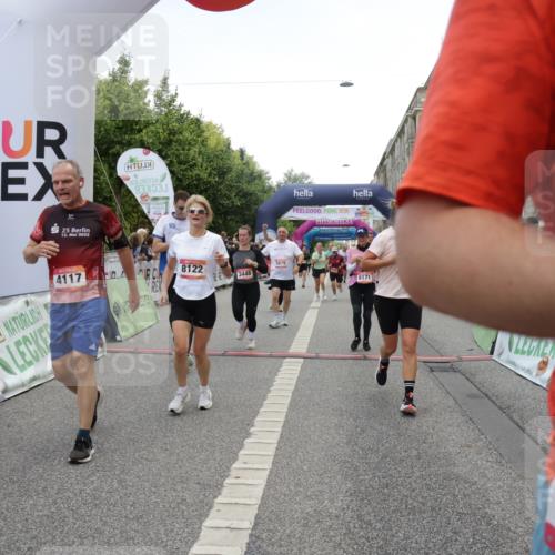 06.09.2026 - CURREX Alsterlauf Yannick Fuchs http://msf.ph/oto/10121768 06.09.2026 10:01:49 Ziel 2040, 2229, 2375, 2385, 2977, 3115, 3150, 3322, 3448, 3563, 4067, 4117, 4162, 4608, 4618, 5106, 5186, 5380, 5388, 5429, 5542, 5679, 5734, 6171, 6341, 8122 meine-sportfotos.de