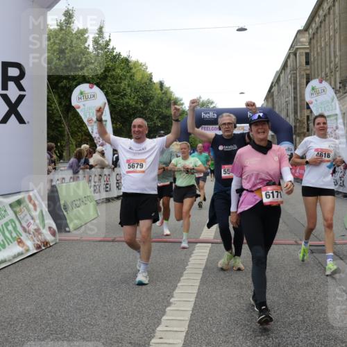 06.09.2026 - CURREX Alsterlauf Yannick Fuchs http://msf.ph/oto/10121859 06.09.2026 10:01:52 Ziel 2040, 2229, 2375, 2385, 2977, 3150, 3322, 3448, 3563, 3618, 4067, 4117, 4162, 4608, 4618, 5186, 5380, 5429, 5542, 5679, 5734, 5899, 6171, 6341, 8096, 8122 meine-sportfotos.de