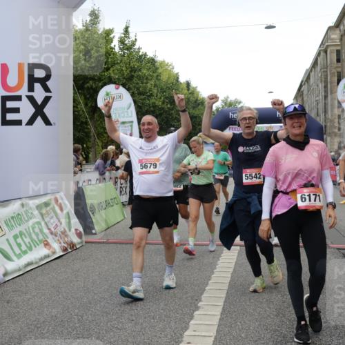 06.09.2026 - CURREX Alsterlauf Yannick Fuchs http://msf.ph/oto/10121875 06.09.2026 10:01:53 Ziel 2040, 2229, 2375, 2385, 2977, 3150, 3322, 3448, 3563, 3618, 4117, 4162, 4608, 4618, 5186, 5380, 5542, 5679, 5734, 5899, 6171, 6341, 8096, 8122 meine-sportfotos.de
