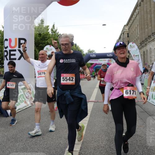 06.09.2026 - CURREX Alsterlauf Yannick Fuchs http://msf.ph/oto/10121907 06.09.2026 10:01:54 Ziel 2040, 2229, 2375, 2977, 3150, 3322, 3448, 3563, 3618, 4117, 4162, 4608, 4618, 5186, 5265, 5380, 5542, 5679, 5899, 6171, 6341, 8096, 8122 meine-sportfotos.de