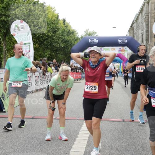 06.09.2026 - CURREX Alsterlauf Yannick Fuchs http://msf.ph/oto/10121951 06.09.2026 10:01:55 Ziel 2040, 2229, 2375, 3150, 3322, 3448, 3618, 4117, 4127, 4162, 4618, 5265, 5380, 5542, 5679, 5899, 6171, 6341, 8096, 8122 meine-sportfotos.de