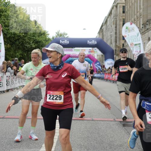 06.09.2026 - CURREX Alsterlauf Yannick Fuchs http://msf.ph/oto/10121979 06.09.2026 10:01:56 Ziel 2040, 2229, 2375, 3150, 3322, 3448, 3585, 3618, 4127, 4162, 4618, 5265, 5380, 5542, 5679, 5769, 5899, 6171, 6208, 6341, 8096, 8122 meine-sportfotos.de