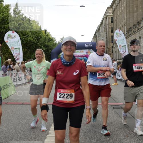 06.09.2026 - CURREX Alsterlauf Yannick Fuchs http://msf.ph/oto/10122017 06.09.2026 10:01:57 Ziel 2040, 2113, 2229, 2375, 2775, 3150, 3322, 3448, 3585, 3618, 4127, 4618, 5265, 5380, 5542, 5679, 5769, 5899, 6171, 6208, 6341, 8096 meine-sportfotos.de