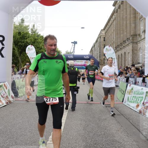 06.09.2026 - CURREX Alsterlauf Yannick Fuchs http://msf.ph/oto/10122122 06.09.2026 10:02:05 Ziel 2113, 2775, 3090, 3547, 3585, 3883, 4097, 4127, 4734, 5013, 5265, 5466, 5485, 5769, 6208, 8175 meine-sportfotos.de