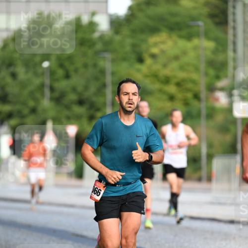 06.09.2026 - CURREX Alsterlauf Dr. Thomas Lammeyer http://msf.ph/oto/10122141 06.09.2026 09:37:00 Laufen 166 meine-sportfotos.de