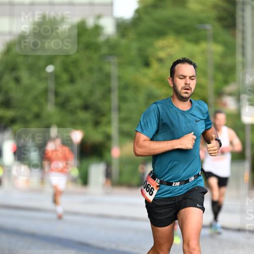 06.09.2026 - CURREX Alsterlauf Dr. Thomas Lammeyer http://msf.ph/oto/10122147 06.09.2026 09:37:01 Laufen 066 meine-sportfotos.de