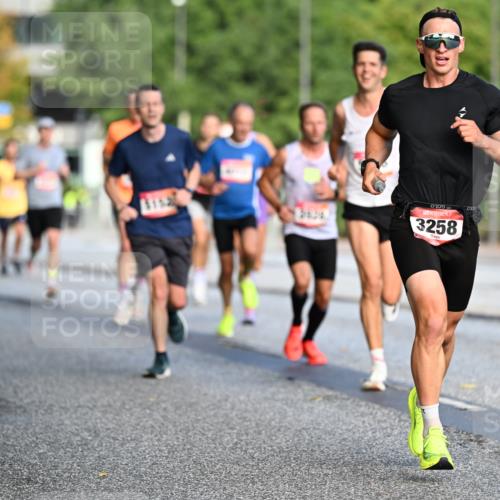 06.09.2026 - CURREX Alsterlauf Dr. Thomas Lammeyer http://msf.ph/oto/10122227 06.09.2026 09:37:15 Laufen 3258 meine-sportfotos.de