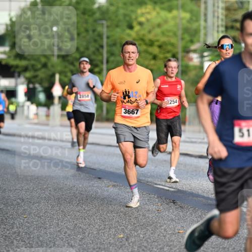 06.09.2026 - CURREX Alsterlauf Dr. Thomas Lammeyer http://msf.ph/oto/10122247 06.09.2026 09:37:19 Laufen 2858, 3667, 3254, 5152 meine-sportfotos.de
