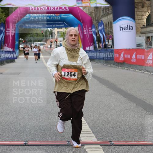 06.09.2026 - CURREX Alsterlauf Strokosch-Dieckow http://msf.ph/oto/10122269 06.09.2026 12:06:22 Ziel 1200, 1215, 1254, 1266 meine-sportfotos.de