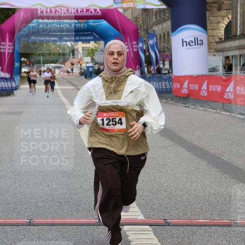 06.09.2026 - CURREX Alsterlauf Strokosch-Dieckow http://msf.ph/oto/10122301 06.09.2026 12:06:22 Ziel 1200, 1215, 1254, 1266 meine-sportfotos.de