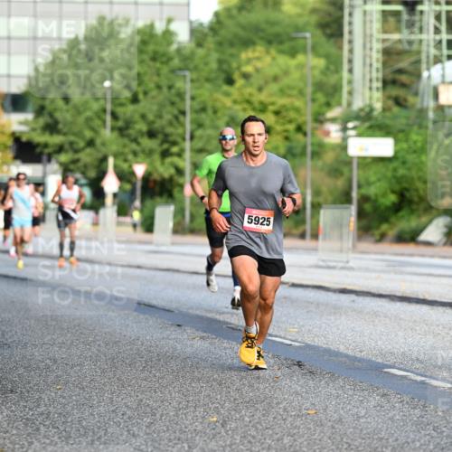 06.09.2026 - CURREX Alsterlauf Dr. Thomas Lammeyer http://msf.ph/oto/10122309 06.09.2026 09:37:29 Laufen 5925, 699 meine-sportfotos.de