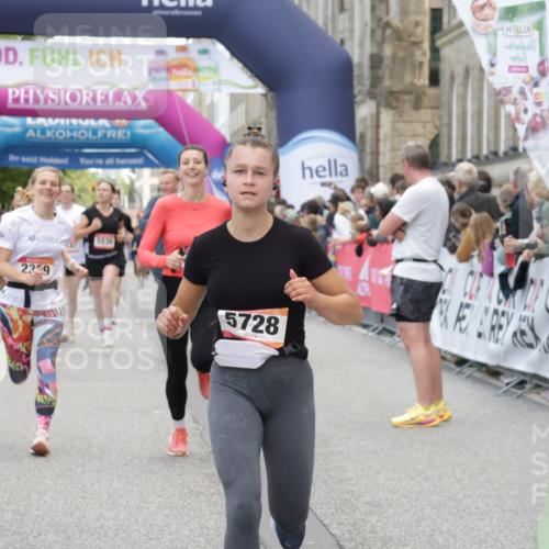 06.09.2026 - CURREX Alsterlauf Yannick Fuchs http://msf.ph/oto/10122325 06.09.2026 10:02:13 Ziel 2389, 2513, 2700, 3090, 3728, 3800, 4097, 4734, 5109, 5485, 5539, 5540, 5728, 6383, 8175 meine-sportfotos.de