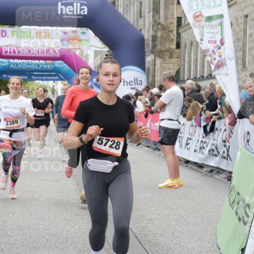 06.09.2026 - CURREX Alsterlauf Yannick Fuchs http://msf.ph/oto/10122332 06.09.2026 10:02:13 Ziel 2389, 2513, 2700, 3090, 3728, 3800, 4097, 4734, 5109, 5485, 5539, 5540, 5728, 6383, 8175 meine-sportfotos.de
