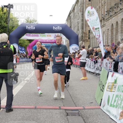 06.09.2026 - CURREX Alsterlauf Yannick Fuchs http://msf.ph/oto/10122418 06.09.2026 10:02:17 Ziel 2147, 2389, 2513, 2700, 3613, 3728, 3800, 4097, 4363, 4459, 4817, 4872, 5079, 5109, 5539, 5540, 5728, 5772, 5893, 6207, 6383, 8175 meine-sportfotos.de