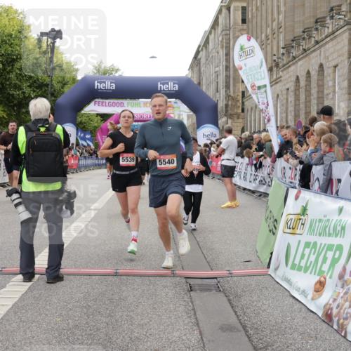 06.09.2026 - CURREX Alsterlauf Yannick Fuchs http://msf.ph/oto/10122429 06.09.2026 10:02:17 Ziel 2147, 2389, 2513, 2700, 3613, 3728, 3800, 4097, 4363, 4459, 4817, 4872, 5079, 5109, 5539, 5540, 5728, 5772, 5893, 6207, 6383, 8175 meine-sportfotos.de