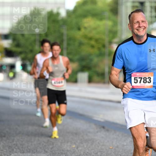 06.09.2026 - CURREX Alsterlauf Dr. Thomas Lammeyer http://msf.ph/oto/10122462 06.09.2026 09:37:46 Laufen 5783 meine-sportfotos.de
