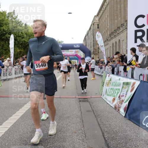 06.09.2026 - CURREX Alsterlauf Yannick Fuchs http://msf.ph/oto/10122475 06.09.2026 10:02:18 Ziel 2147, 2389, 2513, 2700, 3613, 3728, 3800, 4363, 4459, 4817, 4872, 5079, 5109, 5328, 5539, 5540, 5728, 5772, 5893, 6207, 6383 meine-sportfotos.de