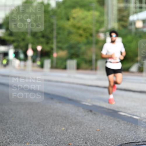 06.09.2026 - CURREX Alsterlauf Dr. Thomas Lammeyer http://msf.ph/oto/10122484 06.09.2026 09:37:50 Laufen 215 meine-sportfotos.de