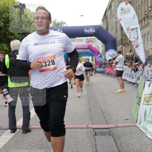 06.09.2026 - CURREX Alsterlauf Yannick Fuchs http://msf.ph/oto/10122641 06.09.2026 10:02:23 Ziel 2147, 2817, 3447, 3613, 4363, 4459, 4817, 4872, 5075, 5079, 5328, 5539, 5540, 5655, 5772, 5893, 6207, 6233, 6383 meine-sportfotos.de
