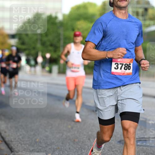 06.09.2026 - CURREX Alsterlauf Dr. Thomas Lammeyer http://msf.ph/oto/10122650 06.09.2026 09:38:12 Laufen 3786 meine-sportfotos.de