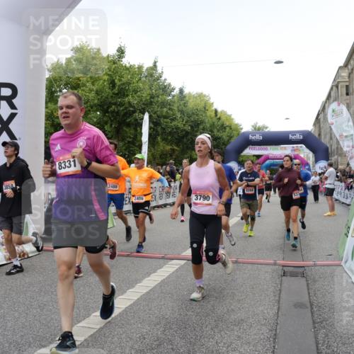 06.09.2026 - CURREX Alsterlauf Yannick Fuchs http://msf.ph/oto/10122930 06.09.2026 10:02:34 Ziel 2135, 2304, 2486, 2488, 2817, 2886, 3042, 3062, 3089, 3532, 3584, 3790, 3858, 3882, 4173, 4285, 4325, 4550, 4594, 4624, 5379, 5517, 5908, 6152, 6174, 6203, 6233, 8268, 8331 meine-sportfotos.de