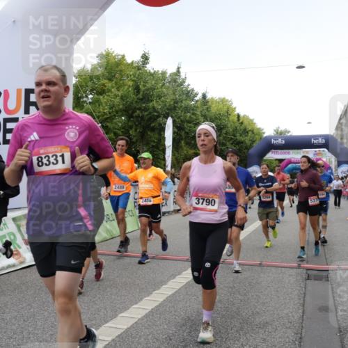 06.09.2026 - CURREX Alsterlauf Yannick Fuchs http://msf.ph/oto/10122945 06.09.2026 10:02:34 Ziel 2135, 2304, 2486, 2488, 2817, 2886, 3042, 3062, 3089, 3532, 3584, 3790, 3858, 3882, 4173, 4285, 4325, 4550, 4594, 4624, 5379, 5517, 5908, 6152, 6174, 6203, 6233, 8268, 8331 meine-sportfotos.de