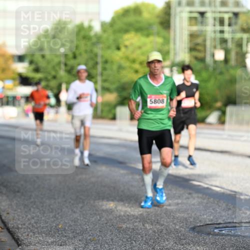 06.09.2026 - CURREX Alsterlauf Dr. Thomas Lammeyer http://msf.ph/oto/10123001 06.09.2026 09:38:49 Laufen 5808 meine-sportfotos.de