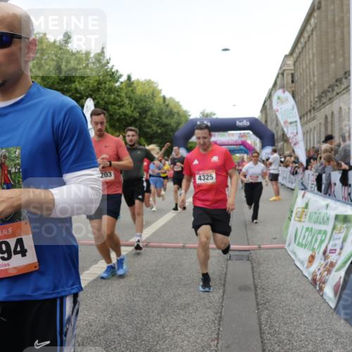 06.09.2026 - CURREX Alsterlauf Yannick Fuchs http://msf.ph/oto/10123062 06.09.2026 10:02:37 Ziel 2135, 2304, 2486, 2488, 2702, 2886, 2954, 3028, 3042, 3089, 3221, 3222, 3532, 3584, 3790, 3858, 3882, 4173, 4263, 4285, 4325, 4550, 4594, 4624, 5379, 5517, 5908, 6120, 6174, 6203, 6431, 8121, 8244, 8268, 8331 meine-sportfotos.de