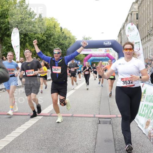 06.09.2026 - CURREX Alsterlauf Yannick Fuchs http://msf.ph/oto/10123102 06.09.2026 10:02:39 Ziel 2135, 2304, 2486, 2488, 2702, 2886, 2954, 3028, 3042, 3089, 3221, 3222, 3532, 3584, 3790, 3858, 3882, 4173, 4263, 4285, 4325, 4550, 4594, 4624, 5379, 5517, 5908, 6120, 6174, 6203, 6431, 8121, 8147, 8244, 8268, 8331 meine-sportfotos.de