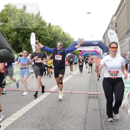 06.09.2026 - CURREX Alsterlauf Yannick Fuchs http://msf.ph/oto/10123111 06.09.2026 10:02:39 Ziel 2135, 2304, 2486, 2488, 2702, 2886, 2954, 3028, 3042, 3089, 3221, 3222, 3532, 3584, 3790, 3858, 3882, 4173, 4263, 4285, 4325, 4550, 4594, 4624, 5379, 5517, 5908, 6120, 6174, 6203, 6431, 8121, 8147, 8244, 8268, 8331 meine-sportfotos.de