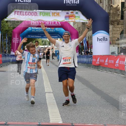06.09.2026 - CURREX Alsterlauf Strokosch-Dieckow http://msf.ph/oto/10123120 06.09.2026 12:09:33 Ziel 1017, 1019 meine-sportfotos.de