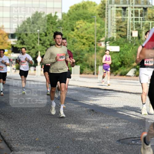 06.09.2026 - CURREX Alsterlauf Dr. Thomas Lammeyer http://msf.ph/oto/10123185 06.09.2026 09:39:11 Laufen 2738, 057, 4470, 3779 meine-sportfotos.de