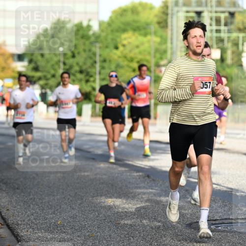 06.09.2026 - CURREX Alsterlauf Dr. Thomas Lammeyer http://msf.ph/oto/10123201 06.09.2026 09:39:13 Laufen 057 meine-sportfotos.de
