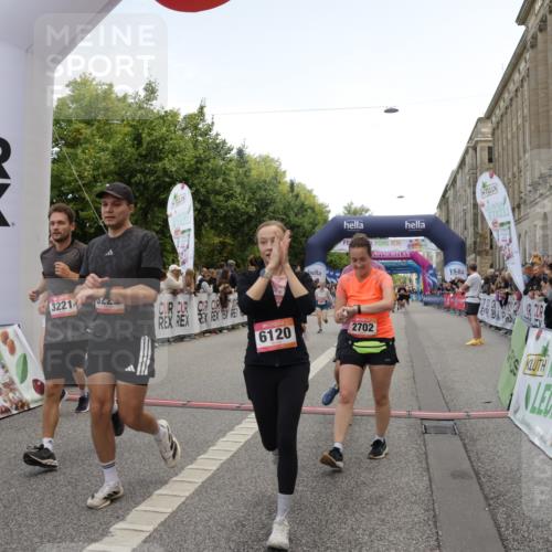 06.09.2026 - CURREX Alsterlauf Yannick Fuchs http://msf.ph/oto/10123202 06.09.2026 10:02:42 Ziel 2135, 2304, 2702, 2954, 3028, 3042, 3089, 3221, 3222, 3532, 3584, 4173, 4263, 4285, 4325, 4550, 4594, 4624, 5379, 5693, 5698, 5908, 6120, 6203, 6219, 6431, 8121, 8147, 8244, 8268, 8305 meine-sportfotos.de